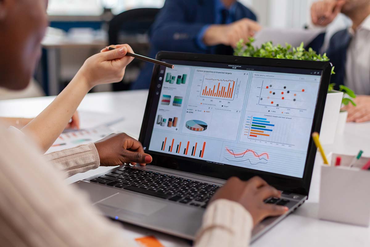 PowerBi contribuye a la toma de decisiones basada en la observación de tendencias en los datos del negocio