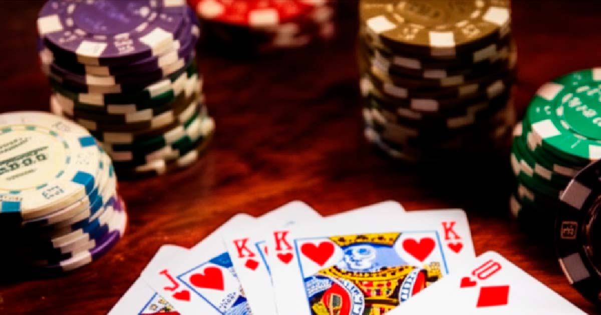 Jugar al póker en GGpoker con un Full House. Jugar al póker en GGpoker con un Full House.